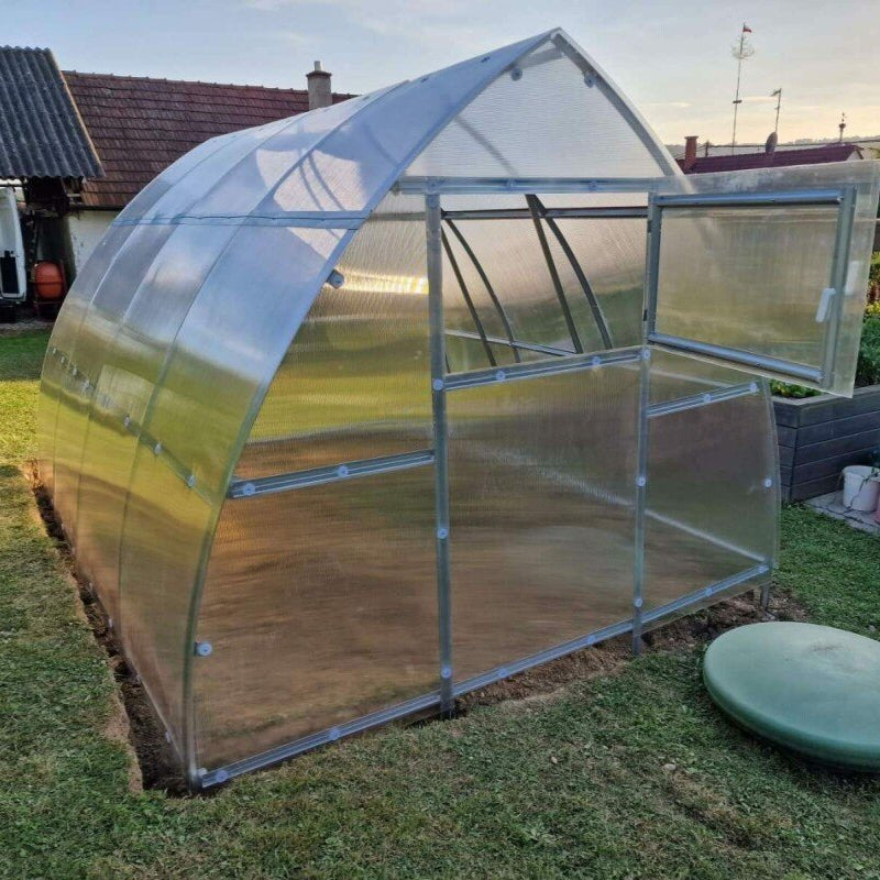 Serre La Pique en polycarbonate, vue de profil - MaSerreVerte